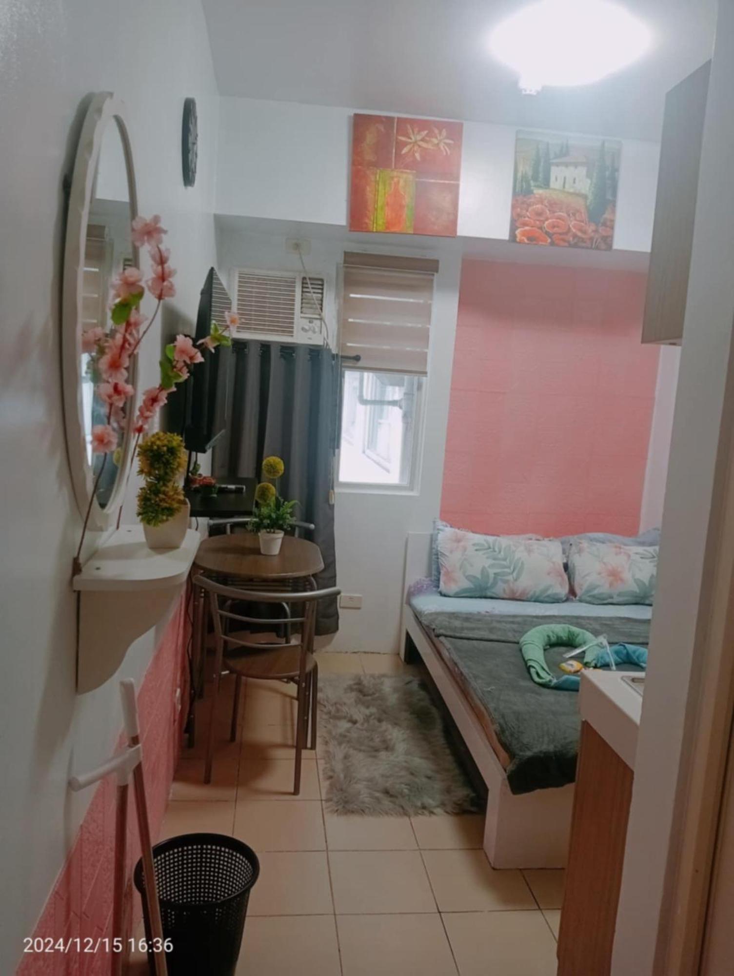 Urban Deca Staycation Mandaluyong Buitenkant foto