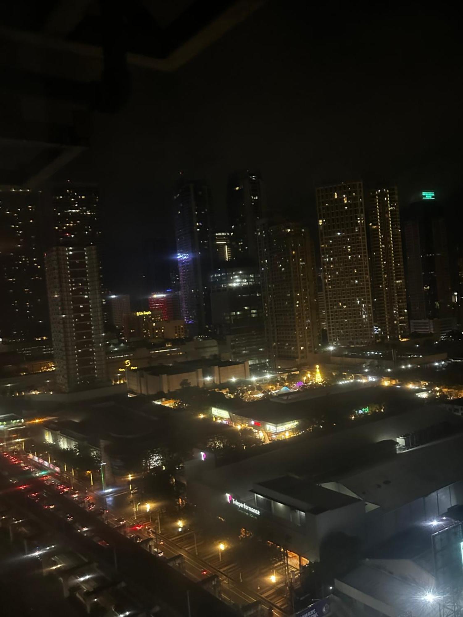 Urban Deca Staycation Mandaluyong Buitenkant foto